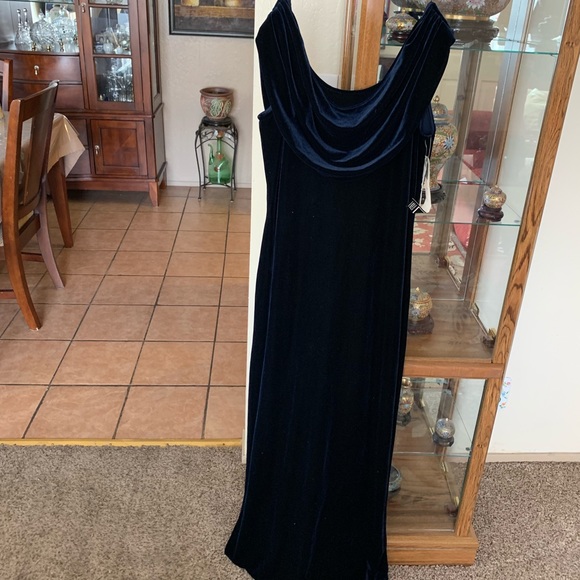 Classy dress - Picture 1 of 3